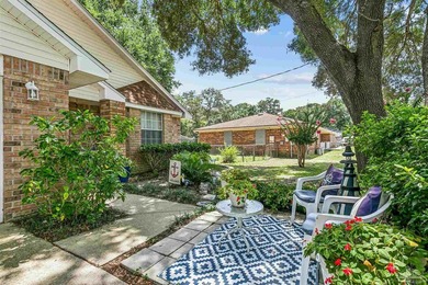 OPEN HOUSE Sunday 1-4pm Move-in ready! This beautifully updated - photo 4