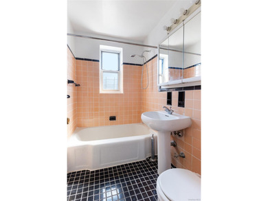 Welcome to Verona Estates 6H - a top-floor residence offering a - photo 7