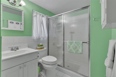Welcome Home! Introducing this beautifully maintained, spacious - photo 16