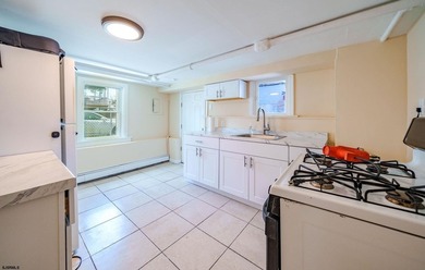 Rare Investment Opportunity! Legal duplex, Unit 1 consists of 3 - photo 19