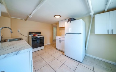 Rare Investment Opportunity! Legal duplex, Unit 1 consists of 3 - photo 20