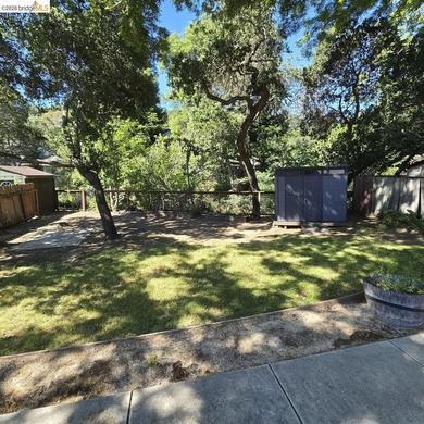 Rare Sun Valley opportunity on a level 8,480 sq. ft. lot - photo 31