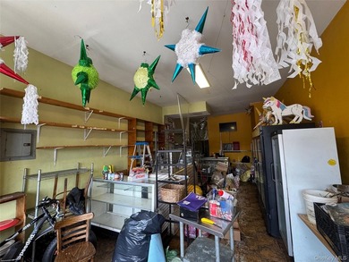 Great opportunity to own a deli/restaurant in a high-traffic - photo 1