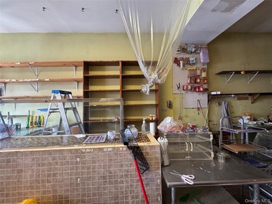 Great opportunity to own a deli/restaurant in a high-traffic - photo 2