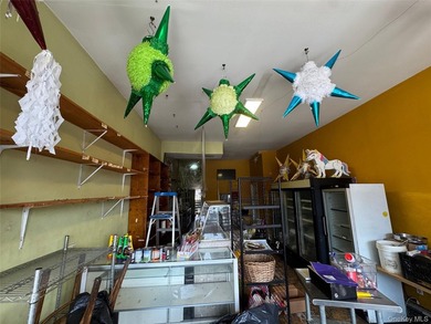 Great opportunity to own a deli/restaurant in a high-traffic - photo 4