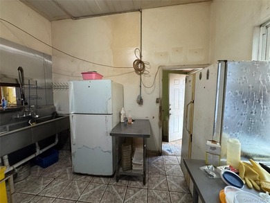 Great opportunity to own a deli/restaurant in a high-traffic - photo 8