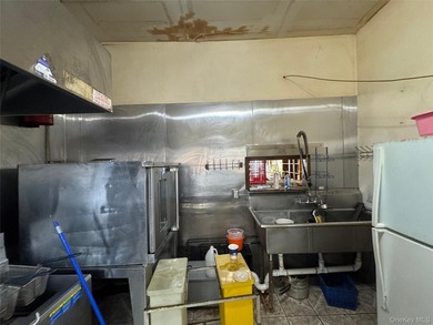 Great opportunity to own a deli/restaurant in a high-traffic - photo 9
