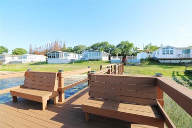 Welcome to your ideal 55+ LAKEFRONT retreat in beautiful Lake - photo 15