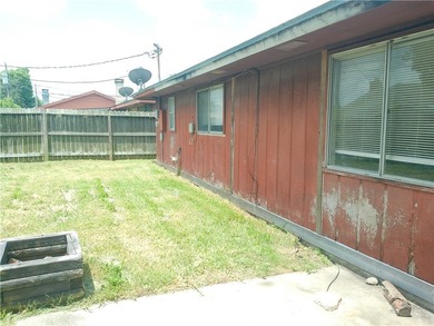 Charming 3-bedroom, 2-bath home located in the established - photo 17