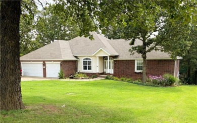 Beaver Lake Home For Sale in Lowell Arkansas