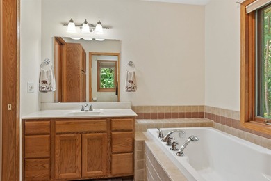 Move-in ready 3-bed, 3-bath ranch on a private, heavily wooded 1 - photo 20