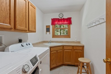 Move-in ready 3-bed, 3-bath ranch on a private, heavily wooded 1 - photo 24