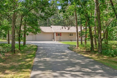 Move-in ready 3-bed, 3-bath ranch on a private, heavily wooded 1 - photo 43