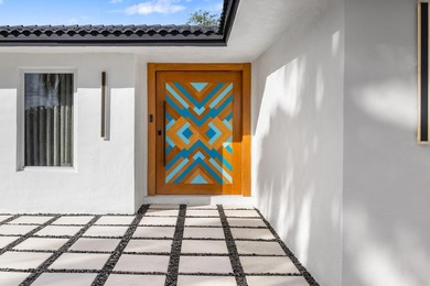 Tropical oasis in the heart of it all! This one-of-a-kind - photo 11
