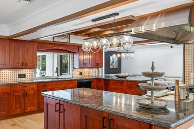 Tropical oasis in the heart of it all! This one-of-a-kind - photo 23