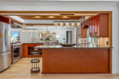 Tropical oasis in the heart of it all! This one-of-a-kind - photo 27