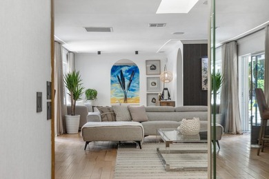 Tropical oasis in the heart of it all! This one-of-a-kind - photo 36