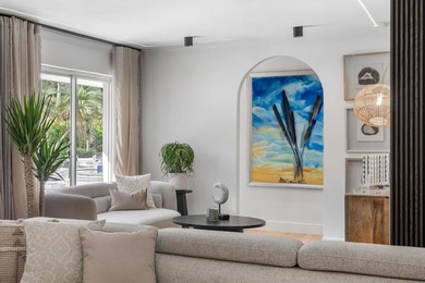 Tropical oasis in the heart of it all! This one-of-a-kind - photo 37