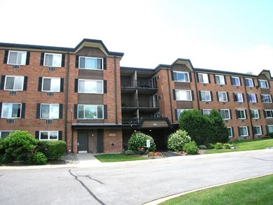 Look! Here's an opportunity to own this Mallard Cove 4th floor - photo 1