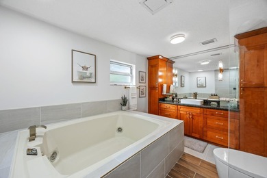 Tropical oasis in the heart of it all! This one-of-a-kind - photo 43