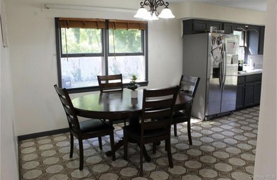 Welcome to this Split Ranch Home, with a little TLC it can be - photo 11