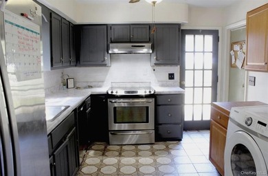 Welcome to this Split Ranch Home, with a little TLC it can be - photo 13