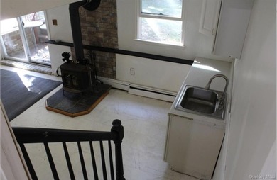Welcome to this Split Ranch Home, with a little TLC it can be - photo 14