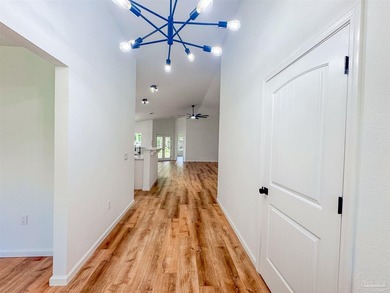 Beautifully renovated 4-bedroom, 2-bath home in the heart of - photo 4