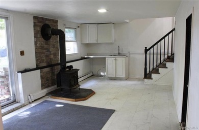 Welcome to this Split Ranch Home, with a little TLC it can be - photo 16