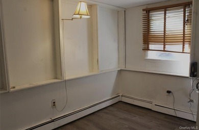 Welcome to this Split Ranch Home, with a little TLC it can be - photo 17