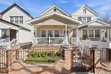 Welcome to this beautifully renovated A-frame home in the heart - photo 1