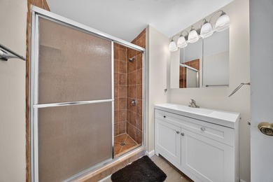 Welcome to this well-appointed two-bedroom, two-bathroom mobile - photo 20