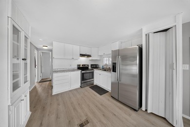 Welcome to this well-appointed two-bedroom, two-bathroom mobile - photo 22
