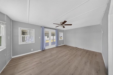 Welcome to this well-appointed two-bedroom, two-bathroom mobile - photo 28