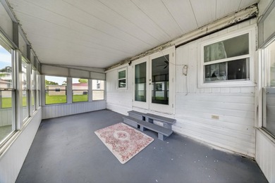 Welcome to this well-appointed two-bedroom, two-bathroom mobile - photo 32