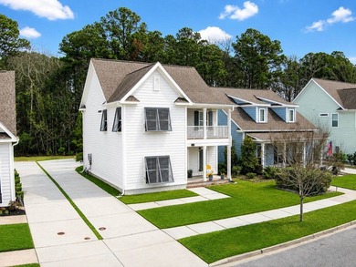 Front porch sittin' and sweet tea sippin' await in this charming - photo 2