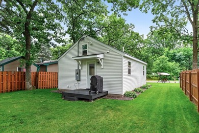 Welcome to this beautifully remodeled 1-bedroom, 1-bath home - photo 17