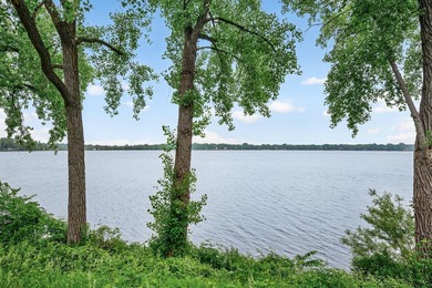Welcome to this beautifully remodeled 1-bedroom, 1-bath home - photo 22