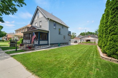 Welcome home to this charming & meticulously maintained - photo 19