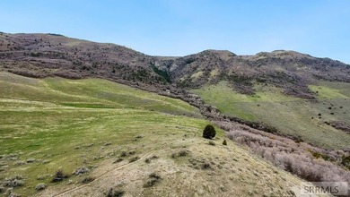 The Davis Lodge at Loafer Creek Falls lies just below Clifton - photo 1