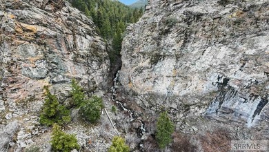 The Davis Lodge at Loafer Creek Falls lies just below Clifton - photo 4