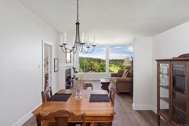 Luxury Cordova Bay home in a  PREMIUM LOCATION, overlooking one - photo 12