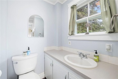 Traditional Newport Cottage off North Broadway neighborhood - photo 16