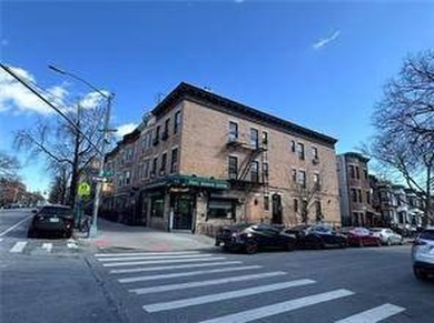 SENSATIONAL SUNSET PARK LOCATION IS WHERE YOU'LL FIND THIS - photo 2