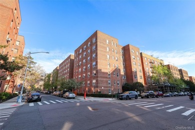 Welcome to this bright and inviting 1-bedroom, 1-bath corner - photo 1