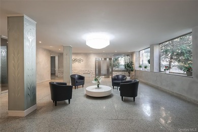 Welcome to this bright and inviting 1-bedroom, 1-bath corner - photo 3