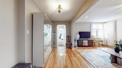 Welcome to this bright and inviting 1-bedroom, 1-bath corner - photo 4