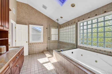 Welcome to this timeless elegance and exquisite Colonial in one - photo 17