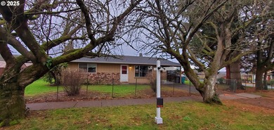 Lake River Home For Sale in Ridgefield Washington