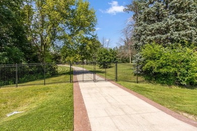 Welcome to your own private retreat on 3.1 scenic acres. This - photo 17